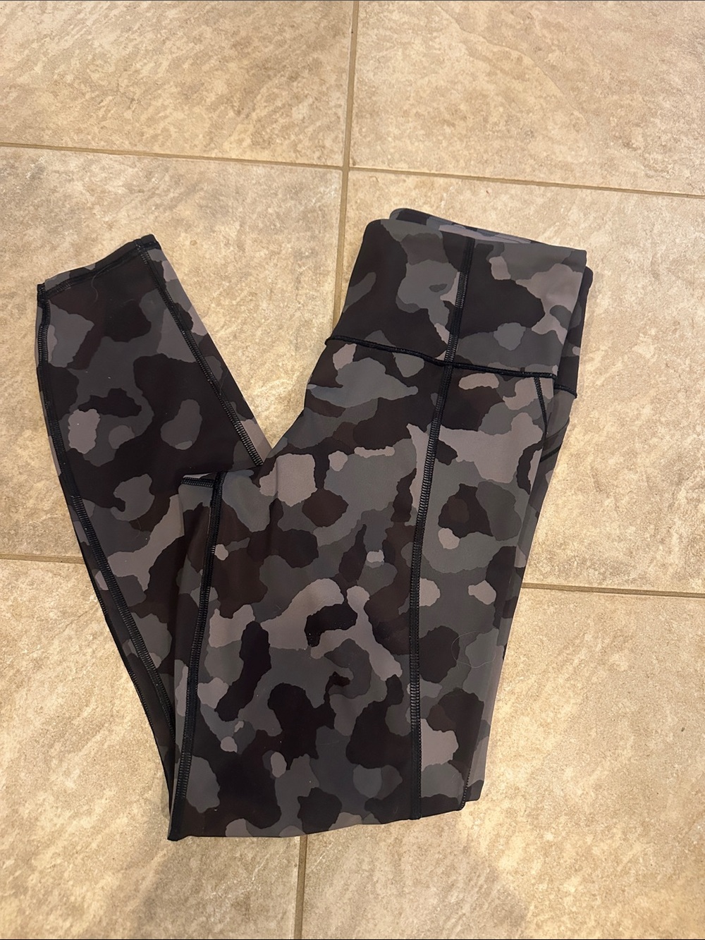 Athleta lightening Camo 7/8 Leggings - Black & Gray